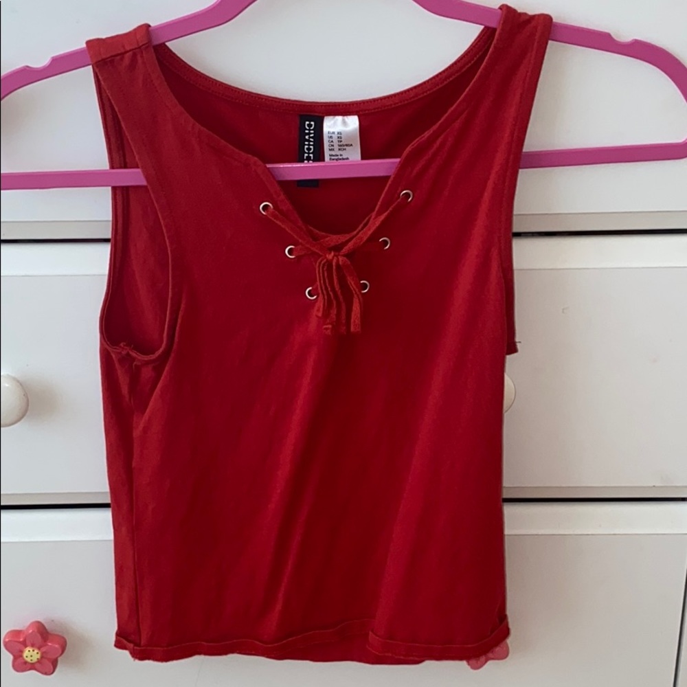 Red sleeveless top!